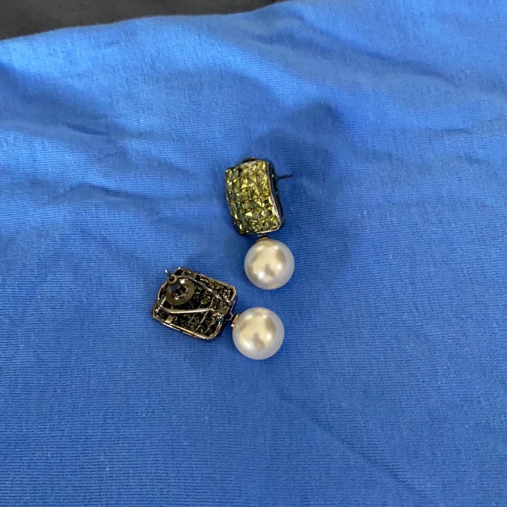 Earrings - Picture 3 of 4